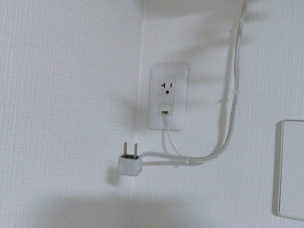 エアコンのプラグを抜く
